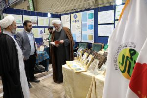 گزارش تصویری بازدید حجت الاسلام والمسلمین دکتر برنجکار و حجت الاسلام و المسلمین دکتر سبحانی از نمایشگاه کتاب و حضور در غرفه پژوهشکده معارف اهل بیت علیهم السلام و پژوهشکده امامت