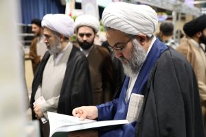 گزارش تصویری بازدید حجت الاسلام والمسلمین دکتر برنجکار و حجت الاسلام و المسلمین دکتر سبحانی از نمایشگاه کتاب و حضور در غرفه پژوهشکده معارف اهل بیت علیهم السلام و پژوهشکده امامت