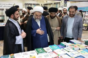 گزارش تصویری بازدید حجت الاسلام والمسلمین دکتر برنجکار و حجت الاسلام و المسلمین دکتر سبحانی از نمایشگاه کتاب و حضور در غرفه پژوهشکده معارف اهل بیت علیهم السلام و پژوهشکده امامت