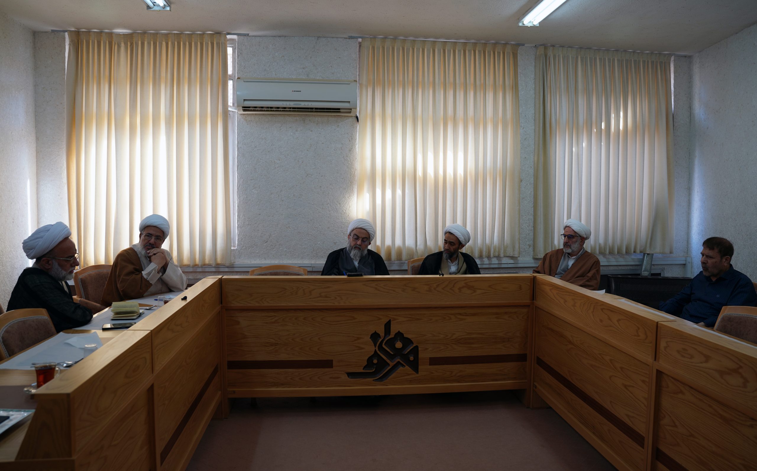 جلسه شورای علمی همایش بزرگداشت بیستمین سالگرد رحلت آیت‌الله مروارید(ره) برگزار شد